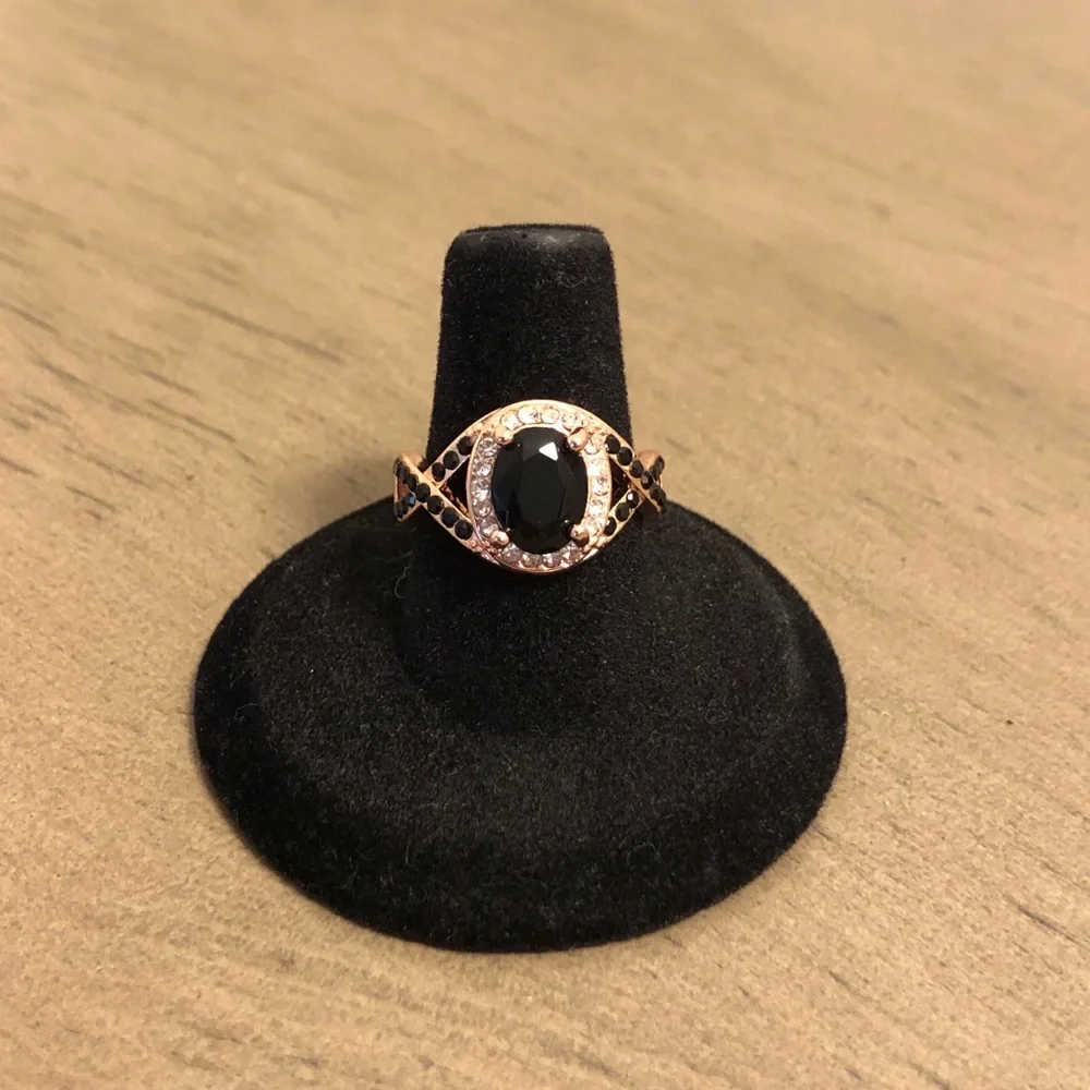Jewelry - Faux Black Gemstone and Gold Tone Rhinestone Women's Fashion Ring